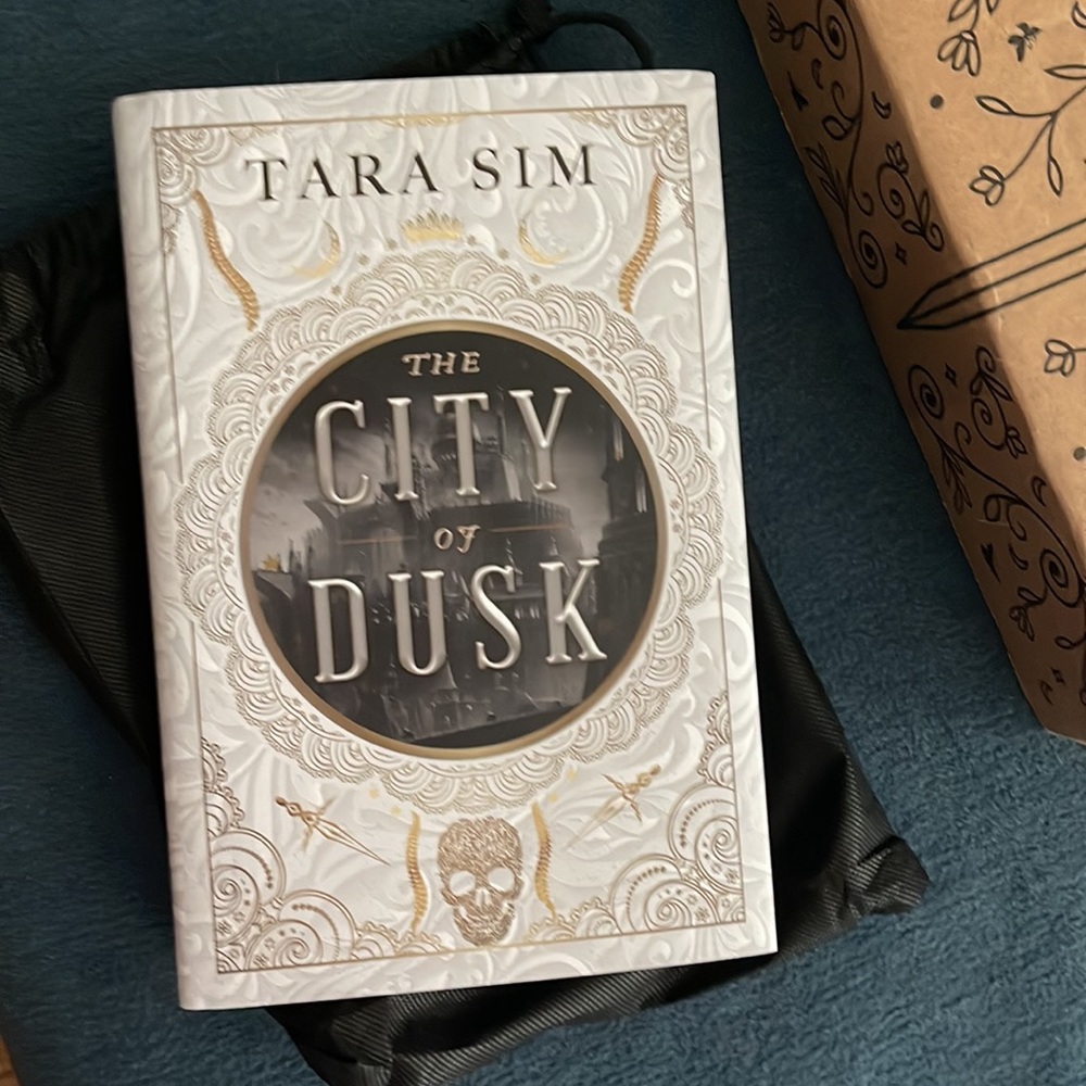 Fairyloot Adult Book Box April 2022 brand new!